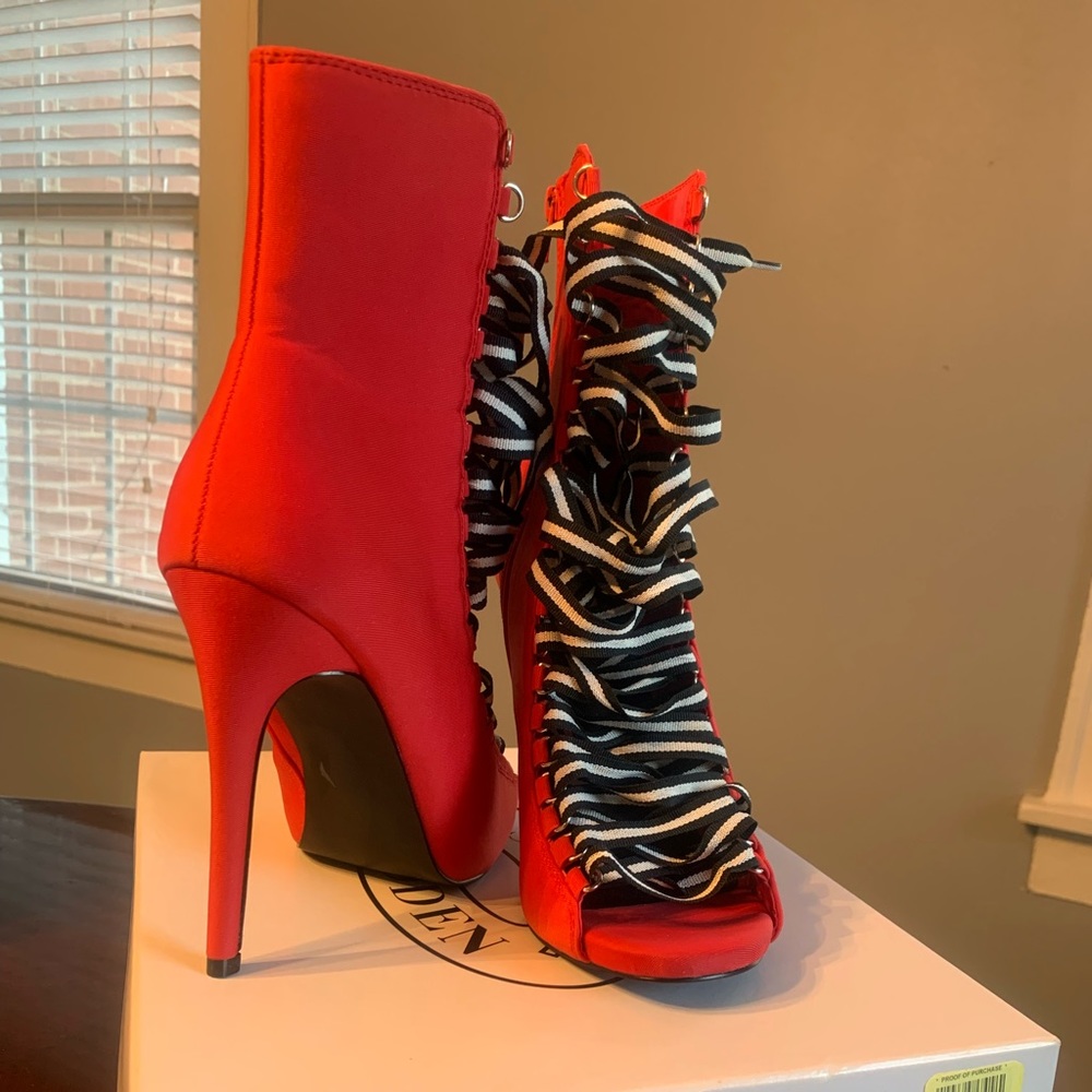 Steve Madden Peep Toe Heel